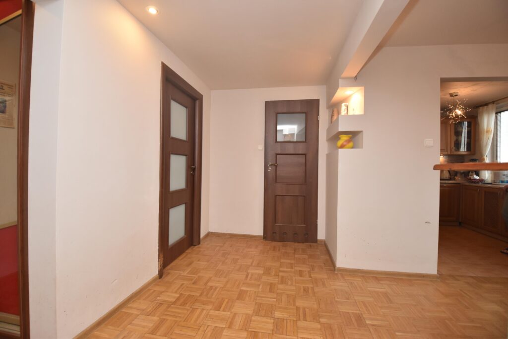 Komfortowe mieszkanie z otwartą kuchnią - zdjęcie 3