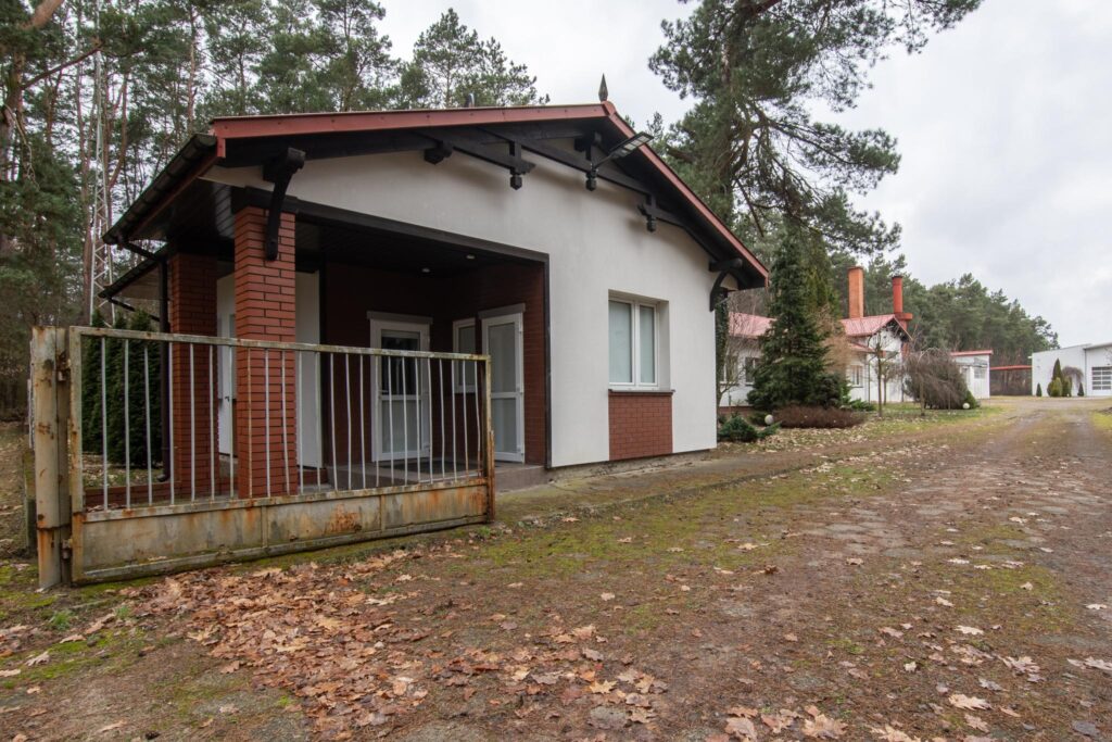 Hala produkcyjna z magazynem, biurami oraz działką - zdjęcie 28