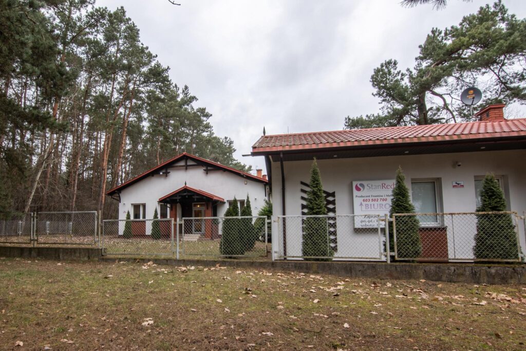 Hala produkcyjna z magazynem, biurami oraz działką - zdjęcie 31