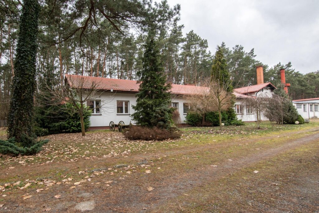 Hala produkcyjna z magazynem, biurami oraz działką - zdjęcie 32