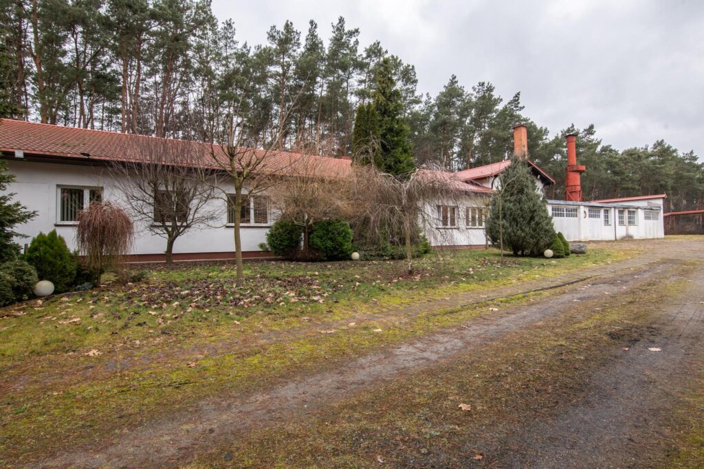 Hala produkcyjna z magazynem, biurami oraz działką - zdjęcie 27