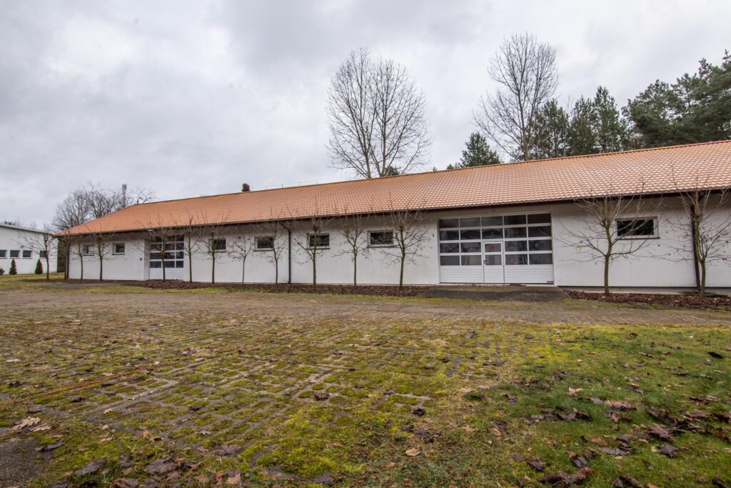 Hala produkcyjna z magazynem, biurami oraz działką - zdjęcie 33