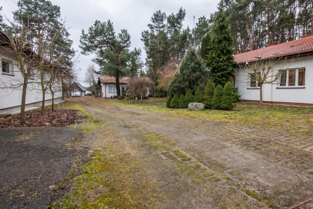 Hala produkcyjna z magazynem, biurami oraz działką - zdjęcie 8