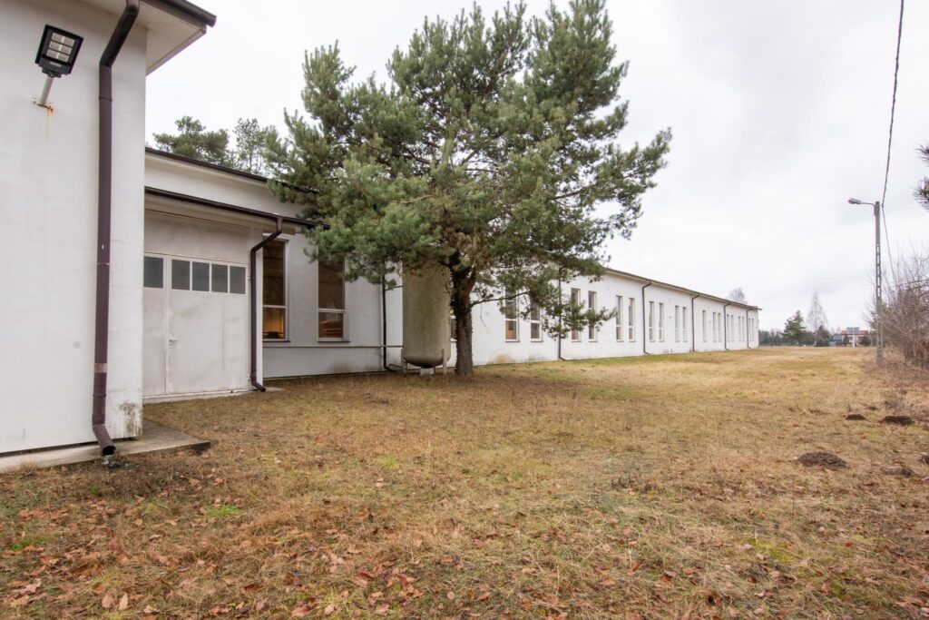 Hala produkcyjna z magazynem, biurami oraz działką - zdjęcie 38