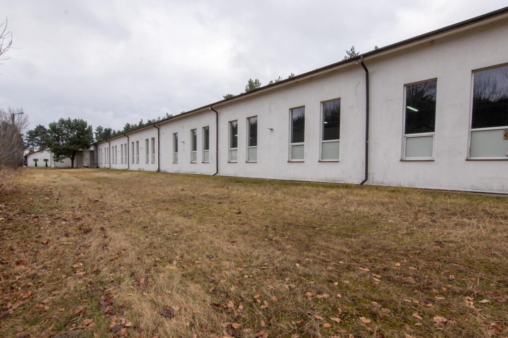 Hala produkcyjna z magazynem, biurami oraz działką - zdjęcie 39