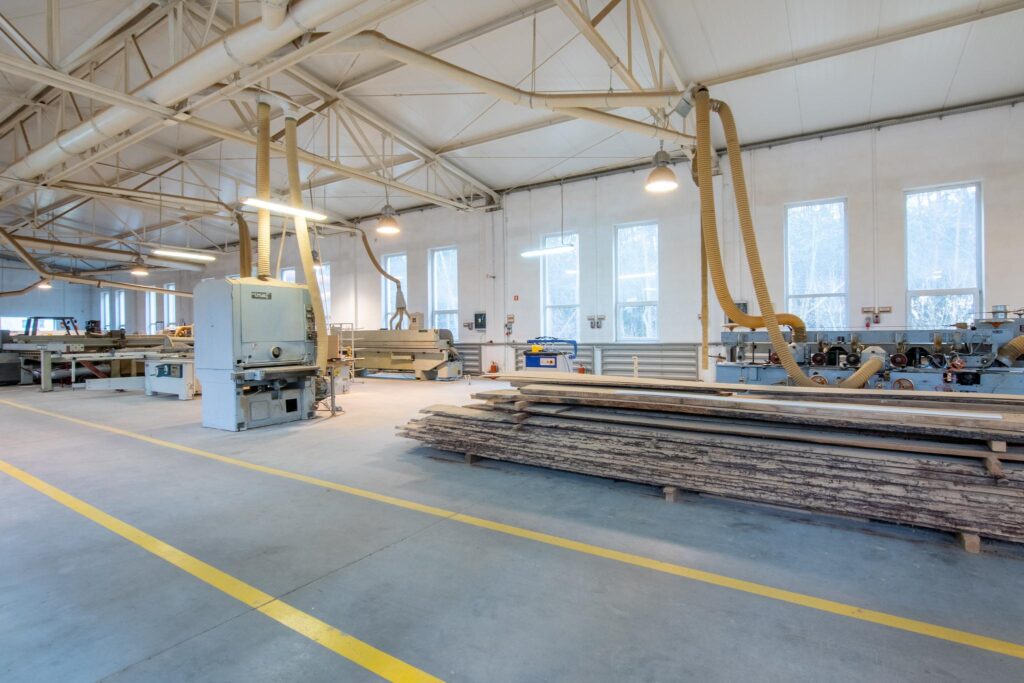 Hala produkcyjna z magazynem, biurami oraz działką - zdjęcie 62