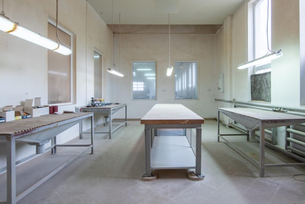 Hala produkcyjna z magazynem, biurami oraz działką - zdjęcie 65