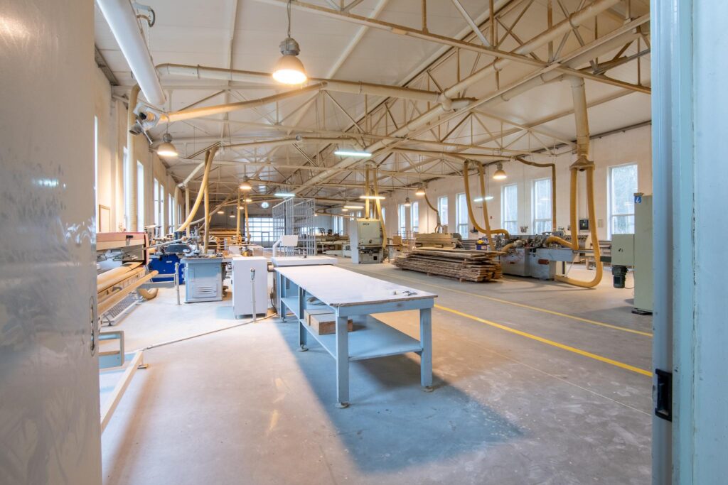 Hala produkcyjna z magazynem, biurami oraz działką - zdjęcie 67