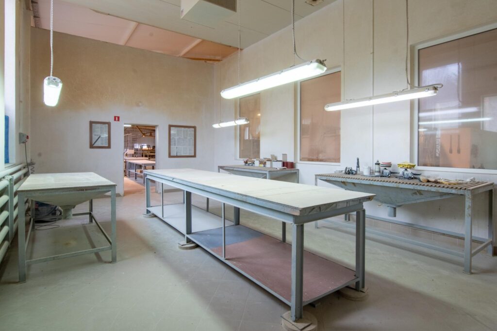 Hala produkcyjna z magazynem, biurami oraz działką - zdjęcie 68