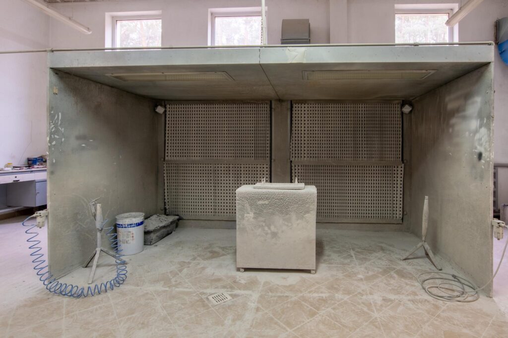 Hala produkcyjna z magazynem, biurami oraz działką - zdjęcie 77