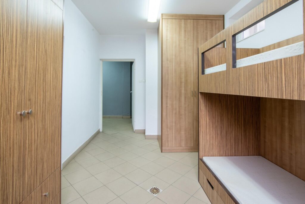 Hala produkcyjna z magazynem, biurami oraz działką - zdjęcie 91