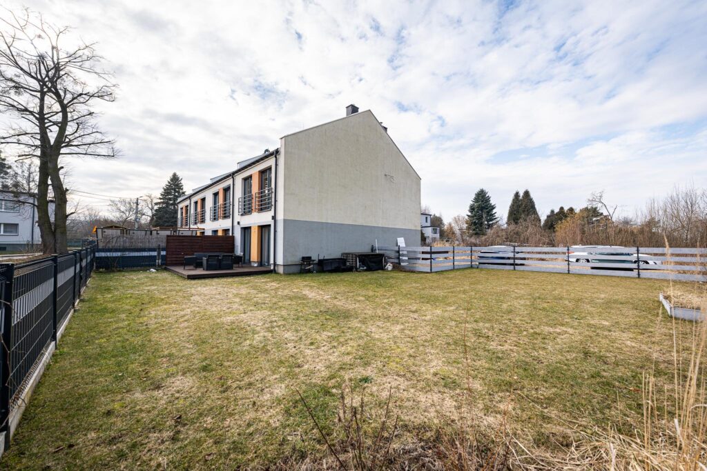 Gotowy segment z dużym ogrodem - zdjęcie 10