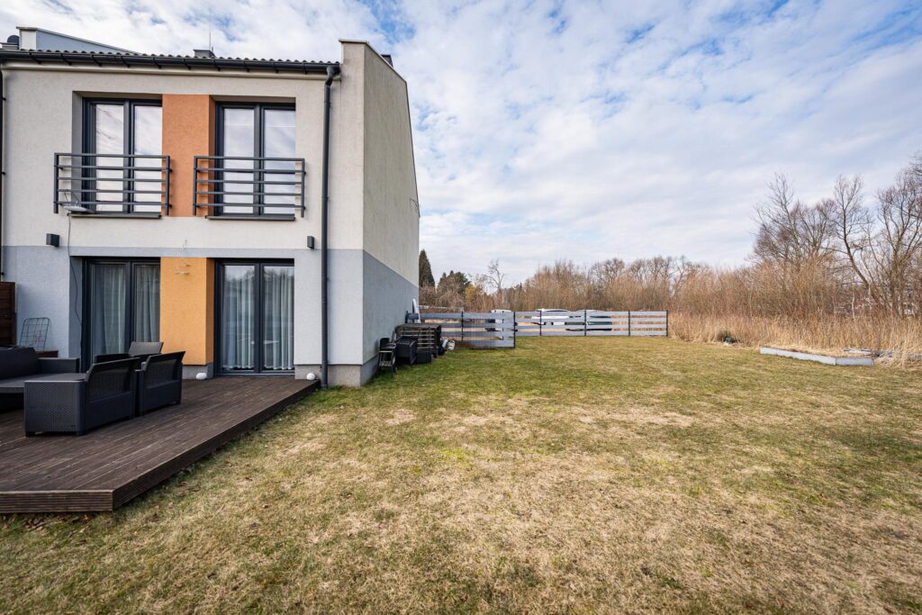 Gotowy segment z dużym ogrodem - zdjęcie 11