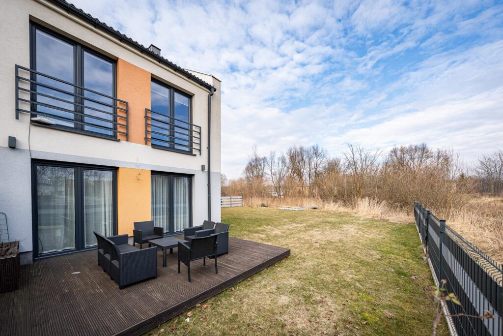 Gotowy segment z dużym ogrodem - zdjęcie 9