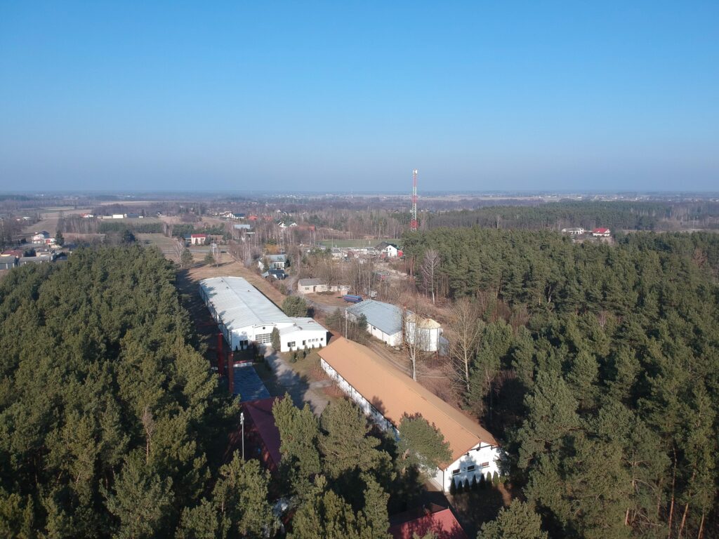 Hala produkcyjna z magazynem, biurami oraz działką - zdjęcie 7