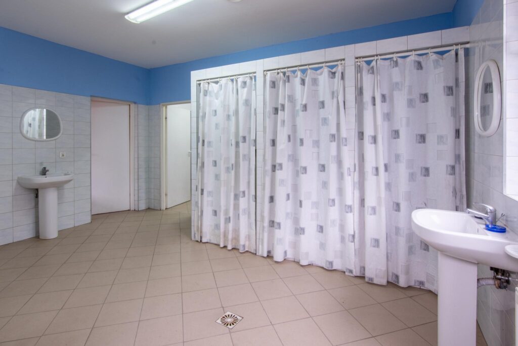 Hala produkcyjna z magazynem, biurami oraz działką - zdjęcie 15