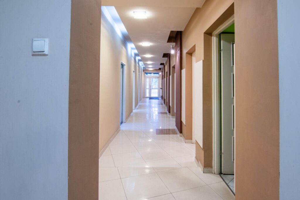 Hala produkcyjna z magazynem, biurami oraz działką - zdjęcie 16