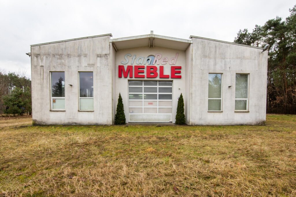 Hala produkcyjna z magazynem, biurami oraz działką - zdjęcie 17