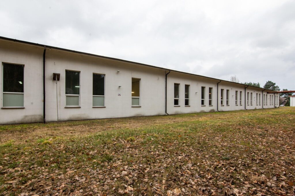 Hala produkcyjna z magazynem, biurami oraz działką - zdjęcie 19