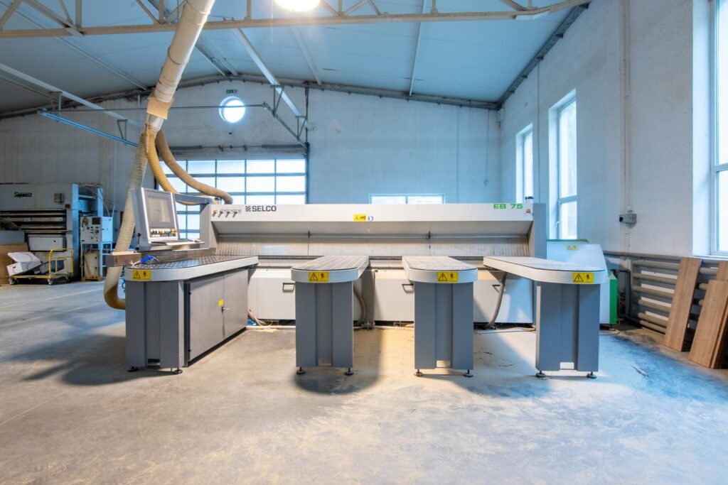 Hala produkcyjna z magazynem, biurami oraz działką - zdjęcie 27