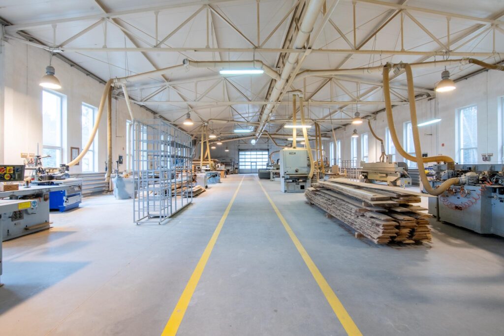 Hala produkcyjna z magazynem, biurami oraz działką - zdjęcie 34