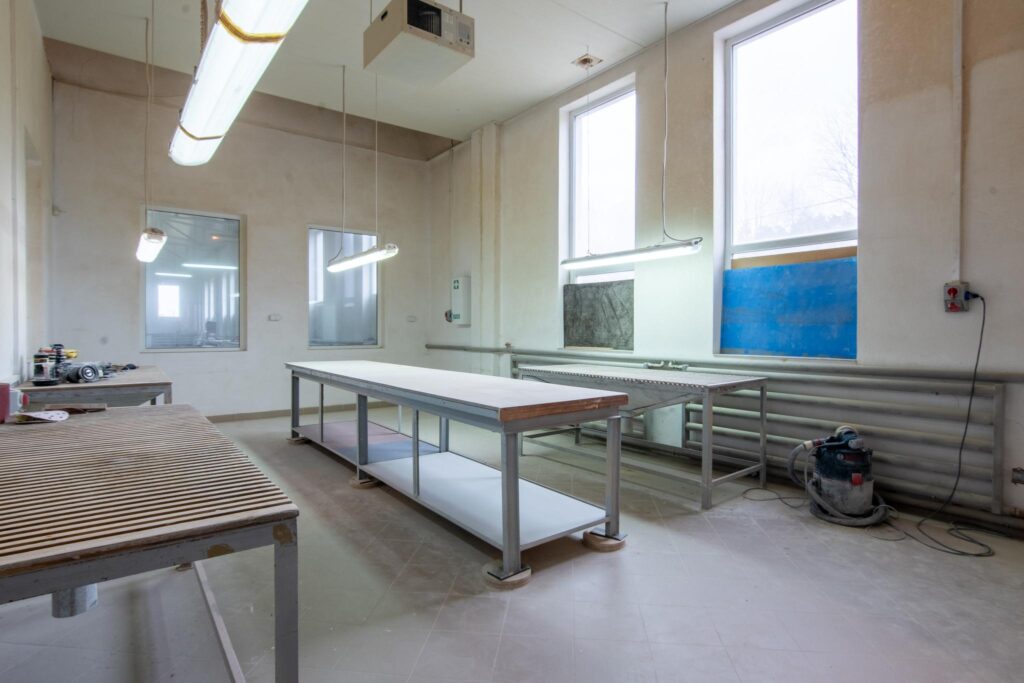 Hala produkcyjna z magazynem, biurami oraz działką - zdjęcie 39