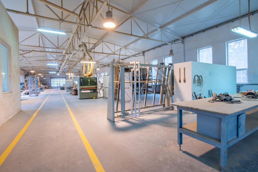 Hala produkcyjna z magazynem, biurami oraz działką - zdjęcie 43