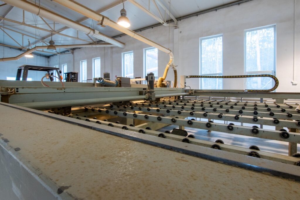 Hala produkcyjna z magazynem, biurami oraz działką - zdjęcie 61