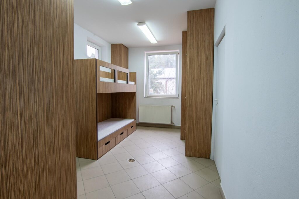 Hala produkcyjna z magazynem, biurami oraz działką - zdjęcie 63