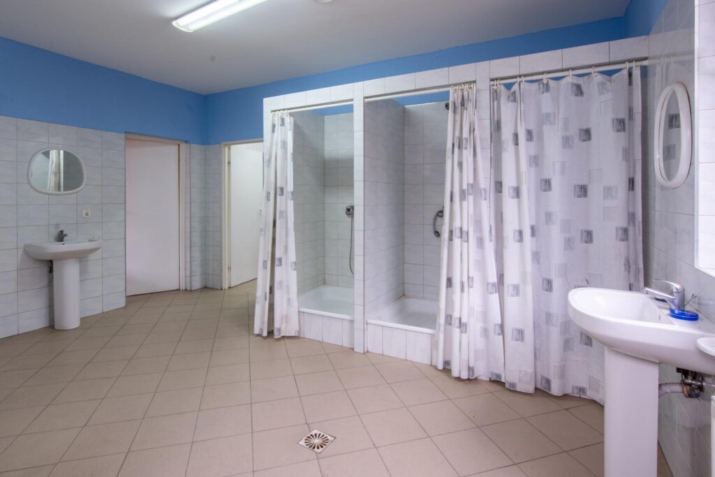 Hala produkcyjna z magazynem, biurami oraz działką - zdjęcie 69