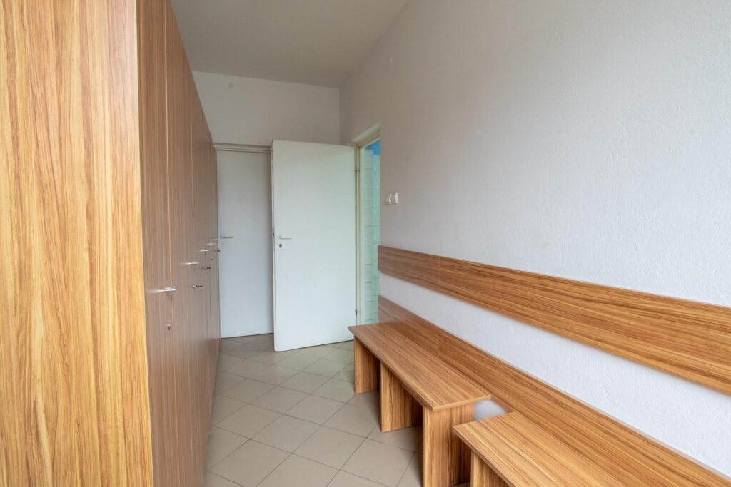 Hala produkcyjna z magazynem, biurami oraz działką - zdjęcie 71