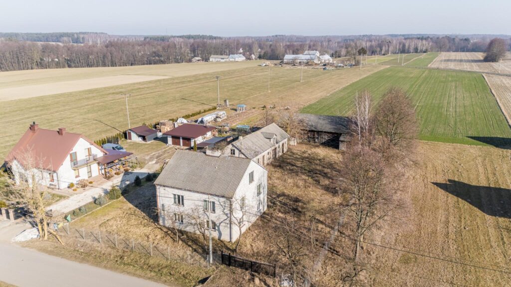 Dom z budynkiem gospodarczym - zdjęcie 2