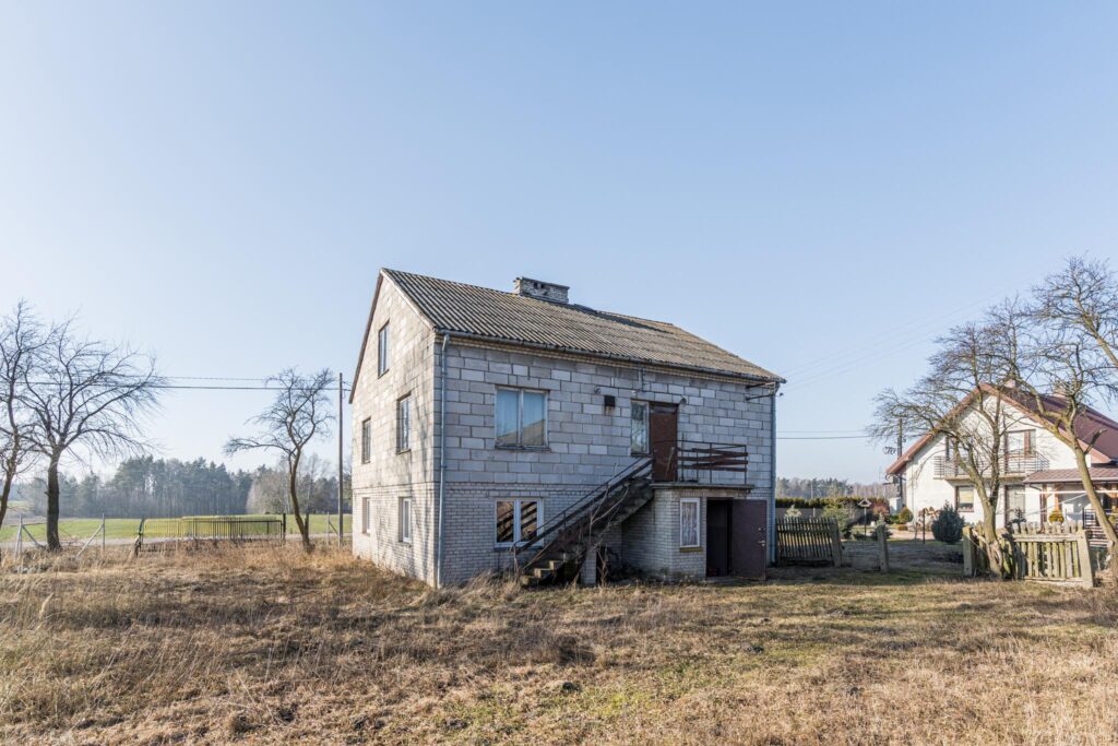 Dom z budynkiem gospodarczym - zdjęcie 4