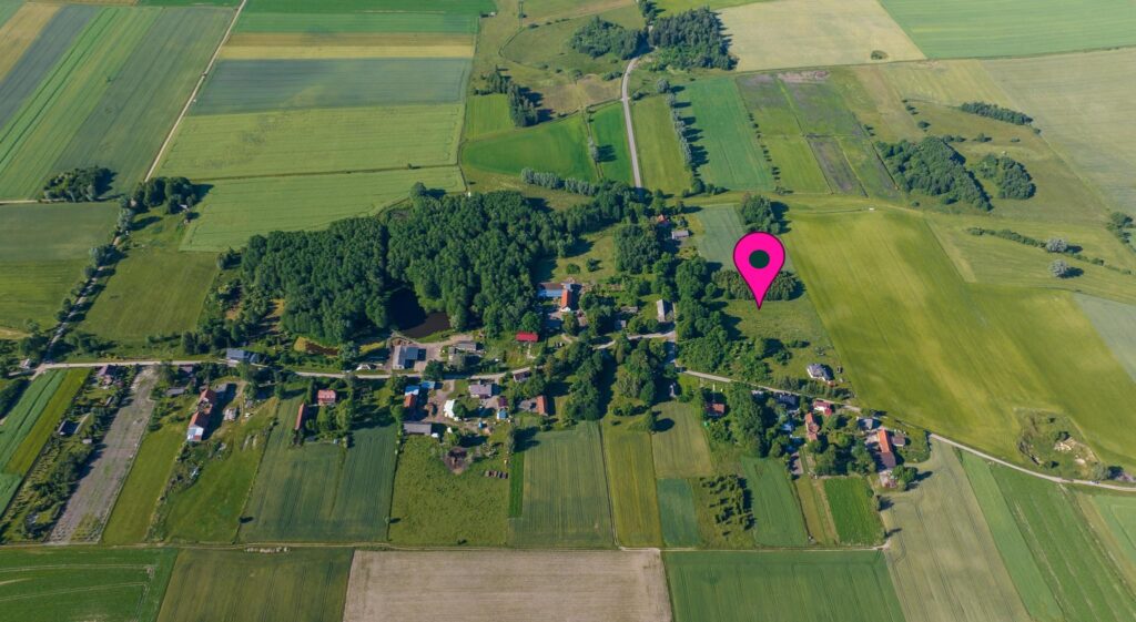 Działka z wydanymi warunkami zabudowy na dom - zdjęcie 4