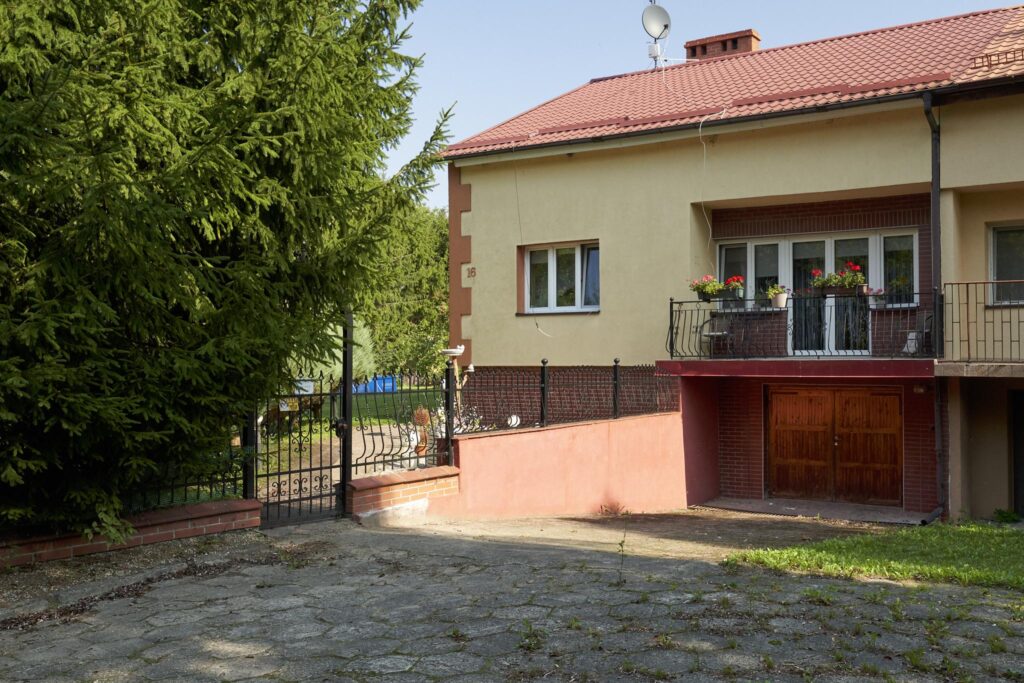 Bliźniak w spokojnej okolicy i otoczeniu natury - zdjęcie 2