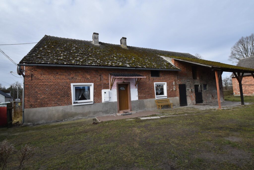 Dom wolnostojący 80 m2, 3 pokoje - duża działka - zdjęcie 1