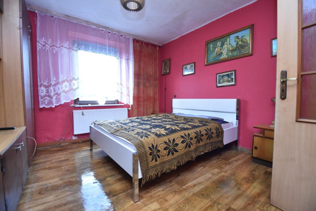 Dom wolnostojący 80 m2, 3 pokoje - duża działka - zdjęcie 3