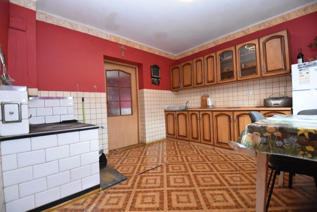 Dom wolnostojący 80 m2, 3 pokoje - duża działka - zdjęcie 4