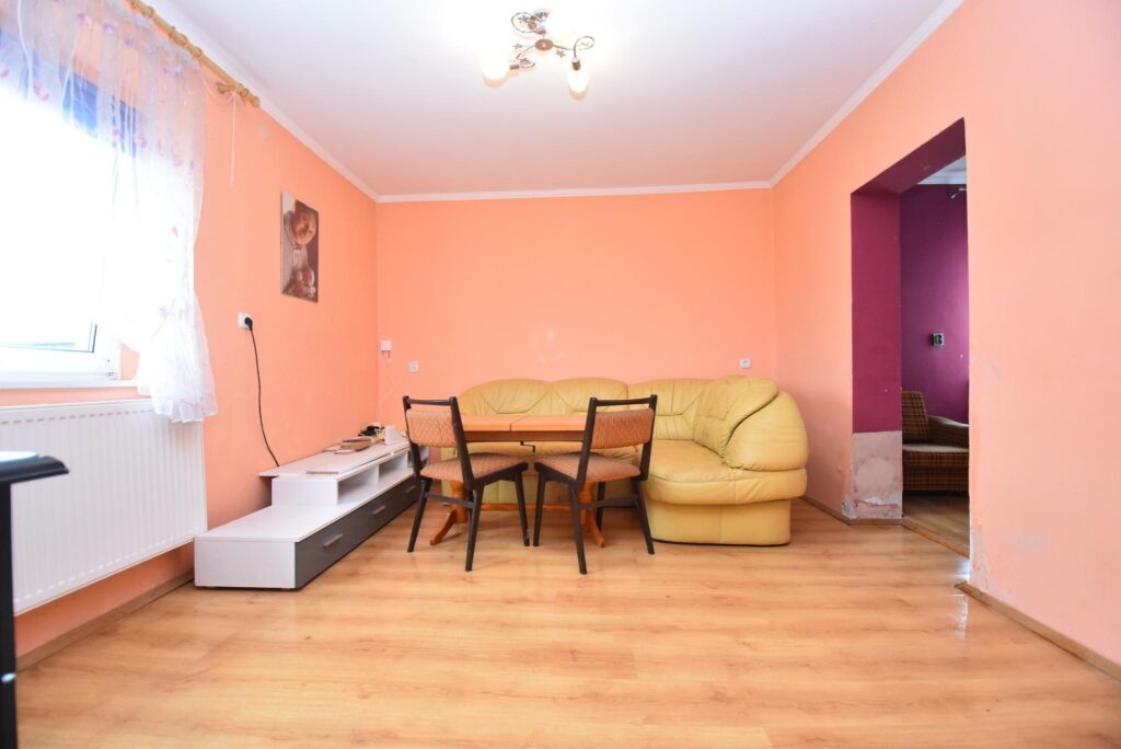 Dom wolnostojący 80 m2, 3 pokoje - duża działka - zdjęcie 8