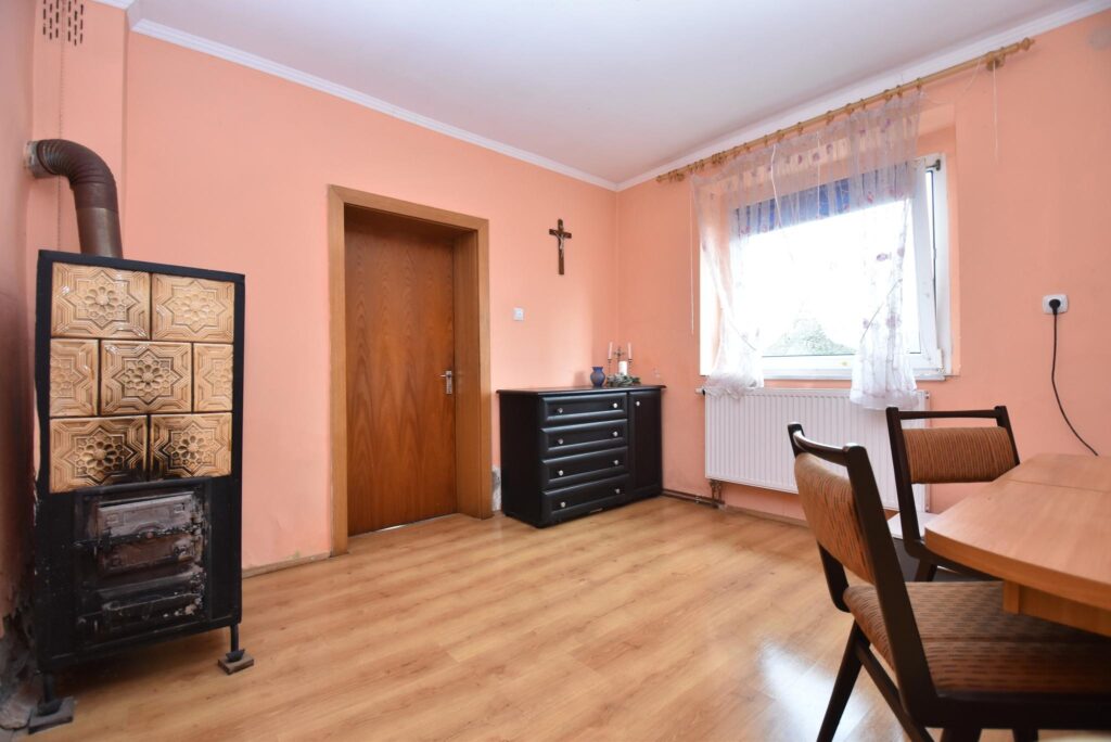 Dom wolnostojący 80 m2, 3 pokoje - duża działka - zdjęcie 9