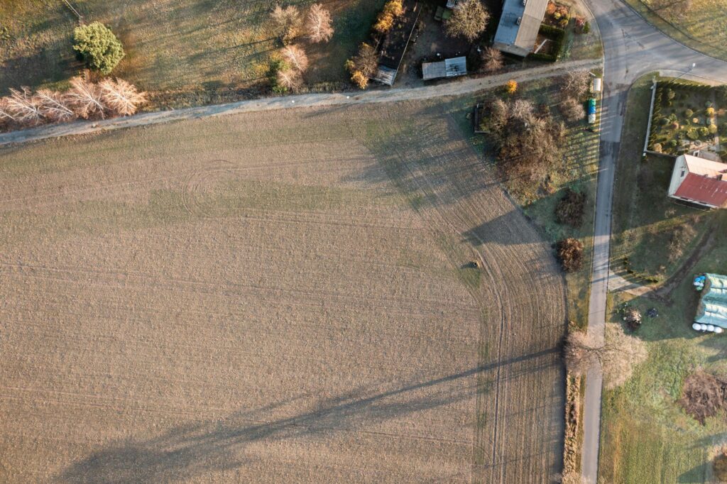 Działka budowlana w blisko lasu i jeziora. - zdjęcie 5