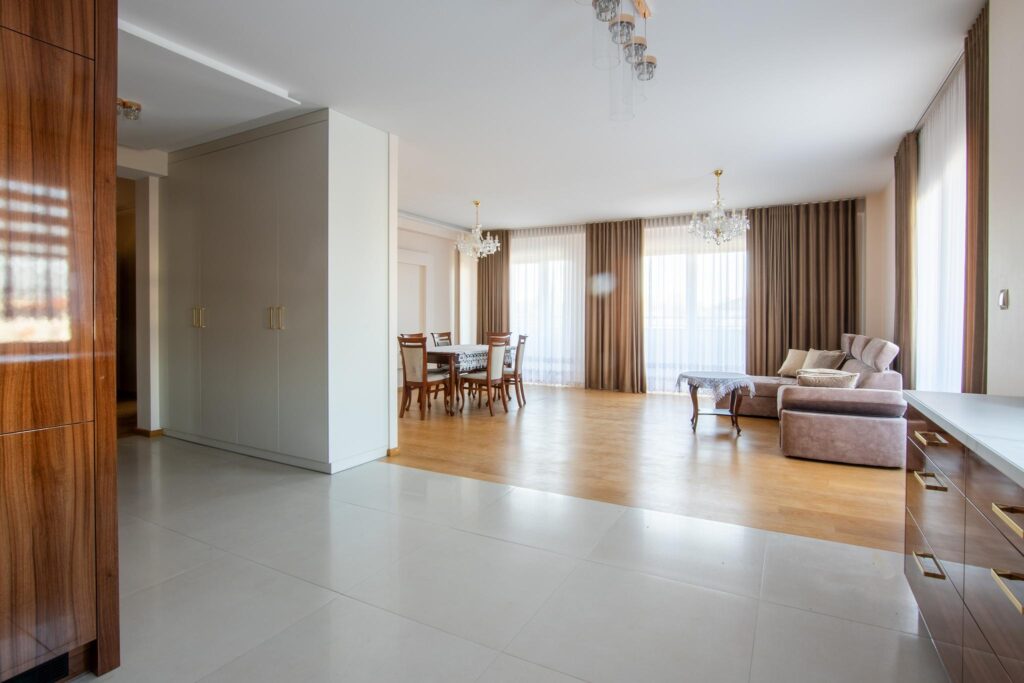 Apartament z trzema balkonami i garażem podziemnym - zdjęcie 9