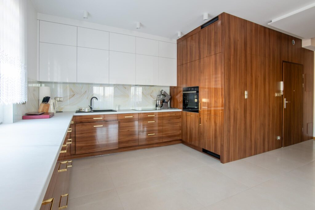 Apartament z trzema balkonami i garażem podziemnym - zdjęcie 1