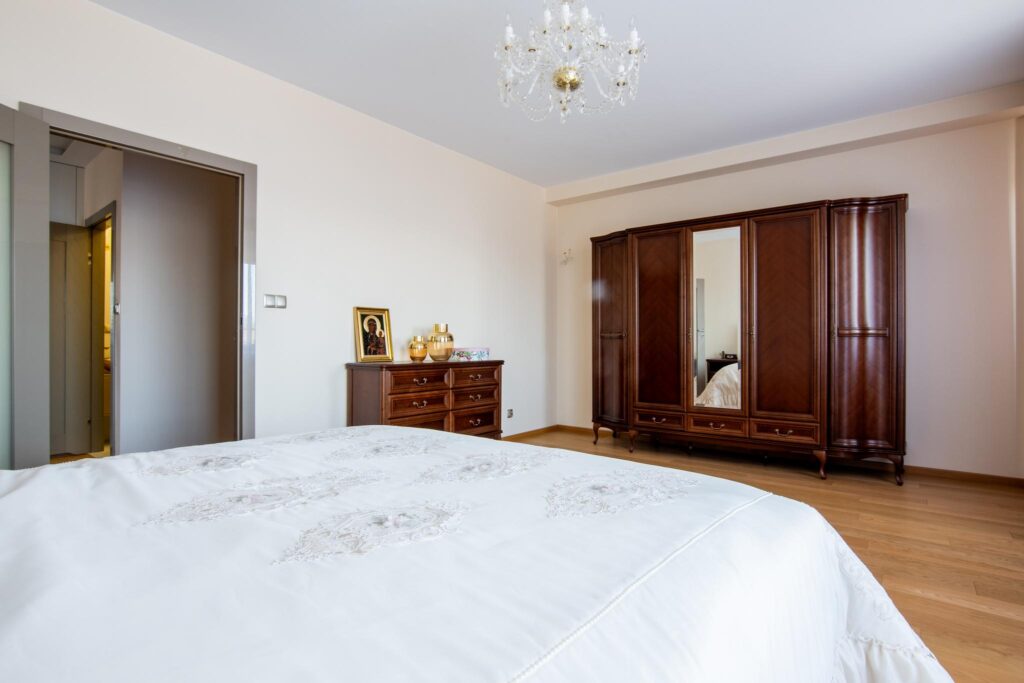 Apartament z trzema balkonami i garażem podziemnym - zdjęcie 34