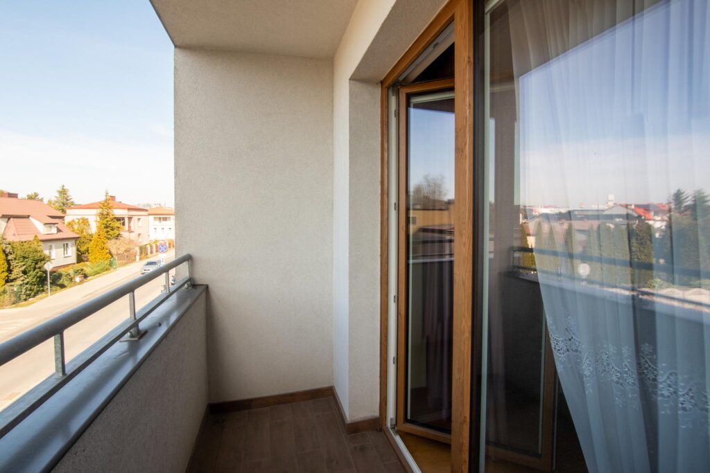 Apartament z trzema balkonami i garażem podziemnym - zdjęcie 36