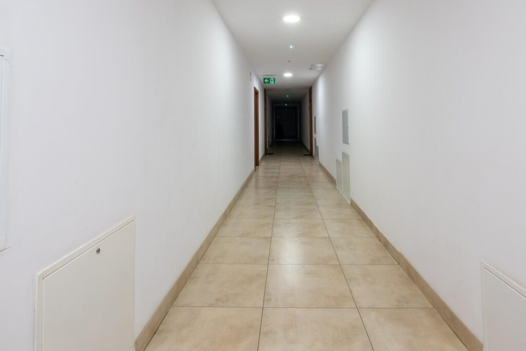 Apartament z trzema balkonami i garażem podziemnym - zdjęcie 44