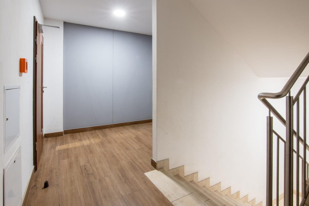 Apartament z trzema balkonami i garażem podziemnym - zdjęcie 48