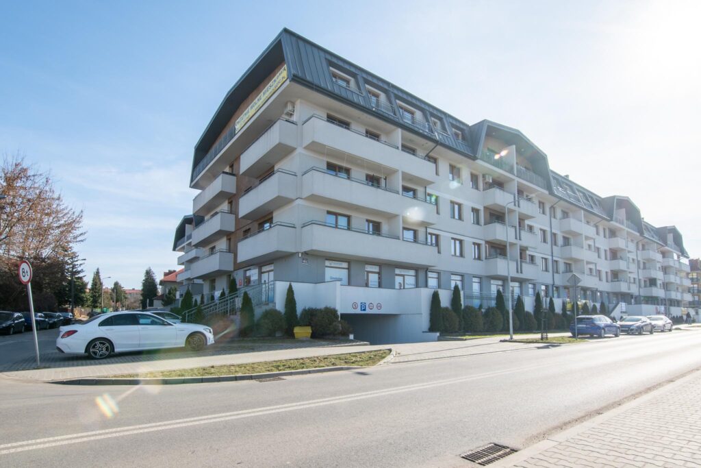 Apartament z trzema balkonami i garażem podziemnym - zdjęcie 2