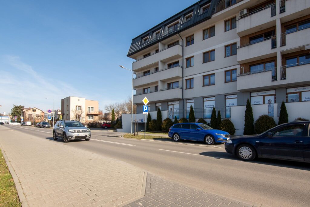 Apartament z trzema balkonami i garażem podziemnym - zdjęcie 52