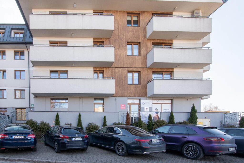 Apartament z trzema balkonami i garażem podziemnym - zdjęcie 54